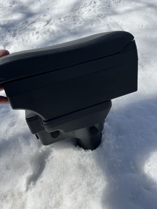 ПОДЛОКОТНИК на Hyundai Accent