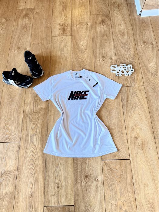 Суперсвеж тишърт Nike.Oversize модел 3/4 ръкав