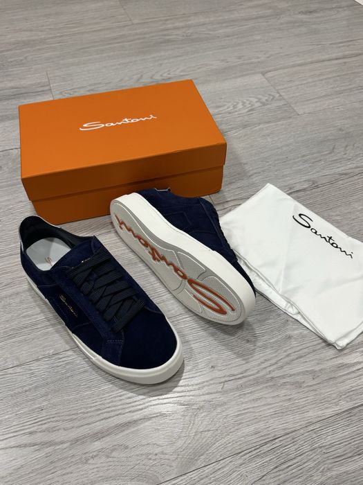 Обувки Santoni.