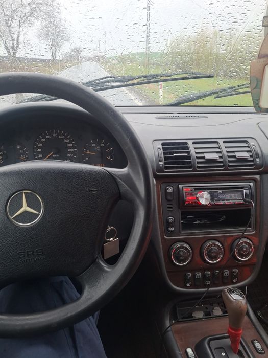 Vând mercedes ml 270 w163    7 locuri 4x4