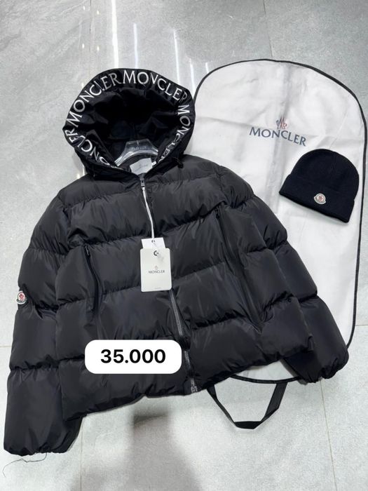 Продам пуховик Монклер