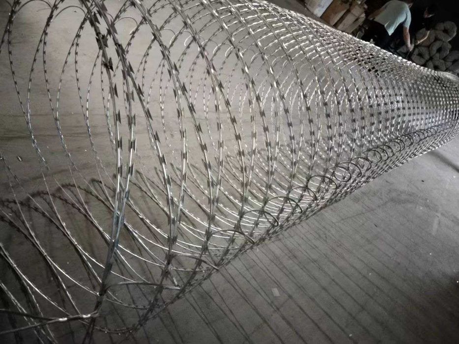 Колючая проволока «Егоза» (АКЛ):