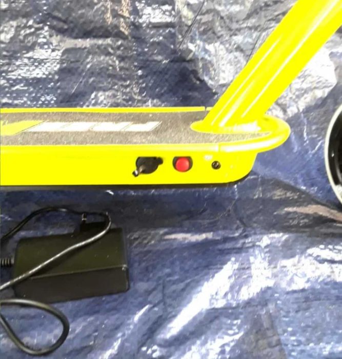 Trotineta electrică FREEWHEL KIDS 4 NOUA - 590 Lei