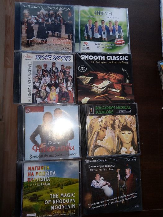 Дискове и касети с филми ,музика и футбол