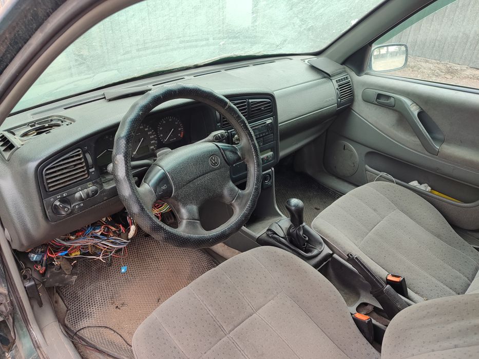 Крыло переднее на Пассат Б4