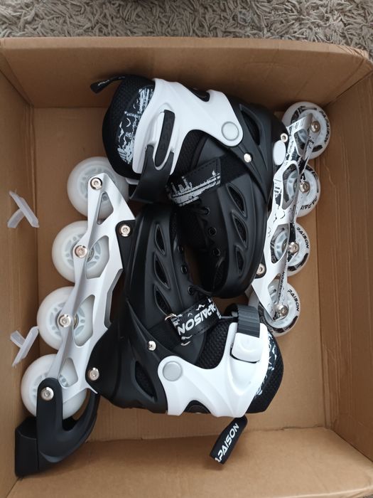 Role reglabile noi mărimea 30-33 + Set complet de protecție