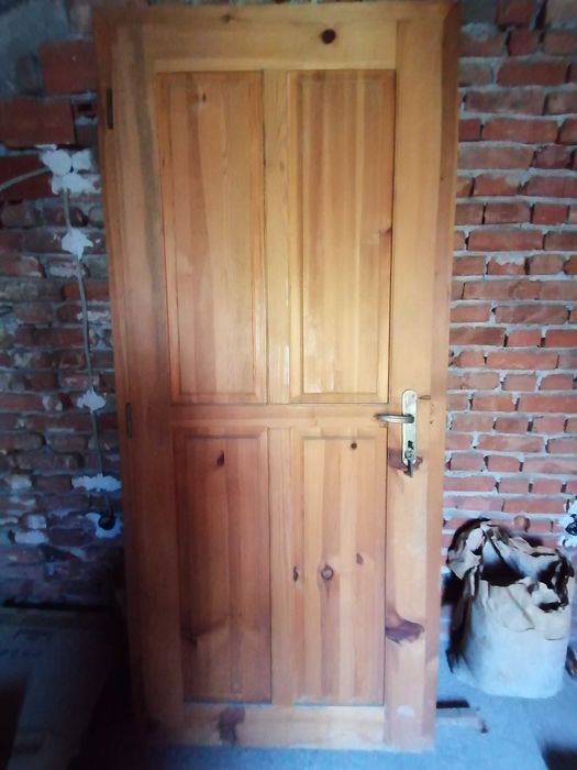 Продавам входна врата