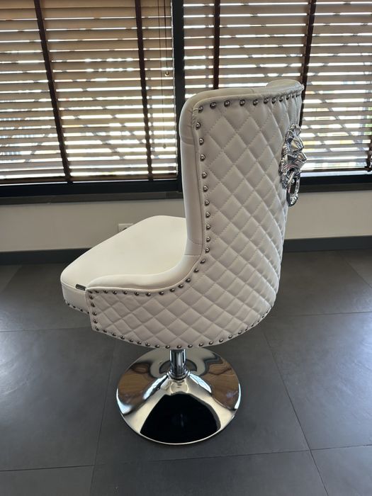 Трапезни столове Лион с 2г гаранция и безплатна доставка до офис