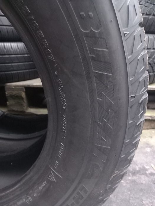 225/65r17 iarnă 2 bucăți marca Bridgestone, preț 190 lei bucata