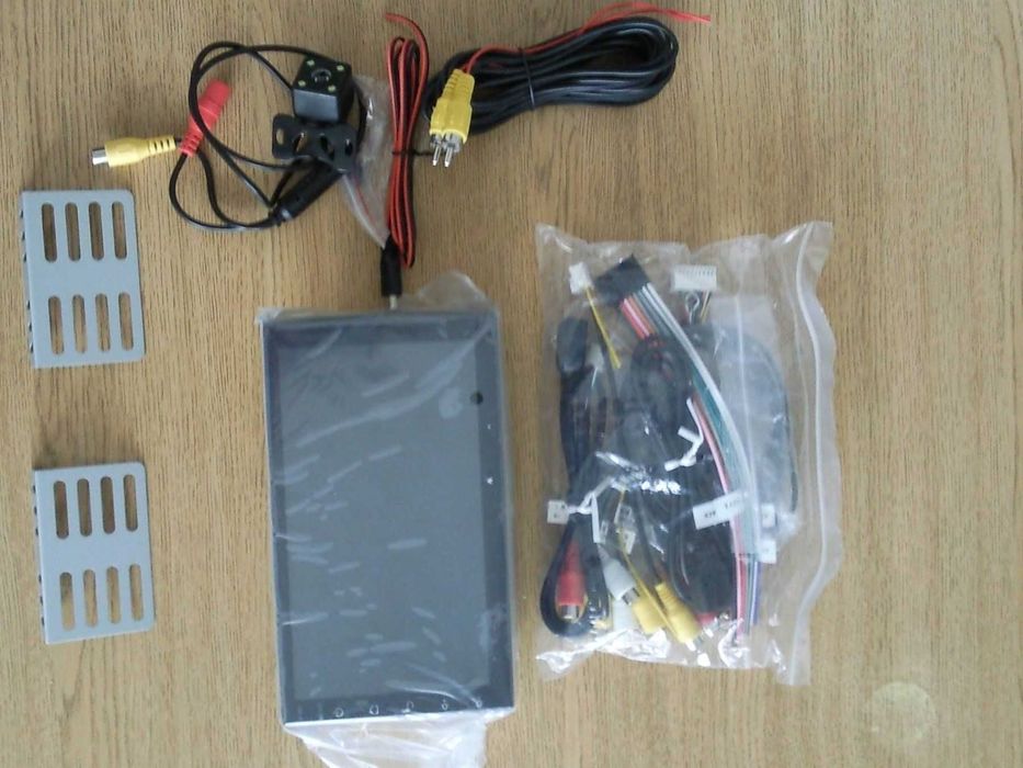 Стерео уредба за кола + GPS + камера за задно виждане