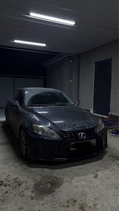 Продам бампер на lexus is 250