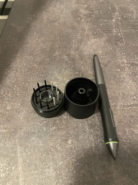 Vand Tableta grafica Wacom Cintiq 27QHD Interactive Touch Pen Display