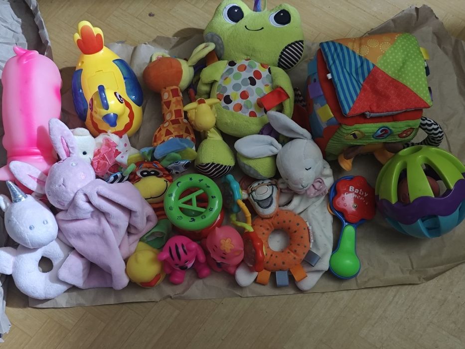 Jucării 0-3 ani motricitate, atenție Montessori