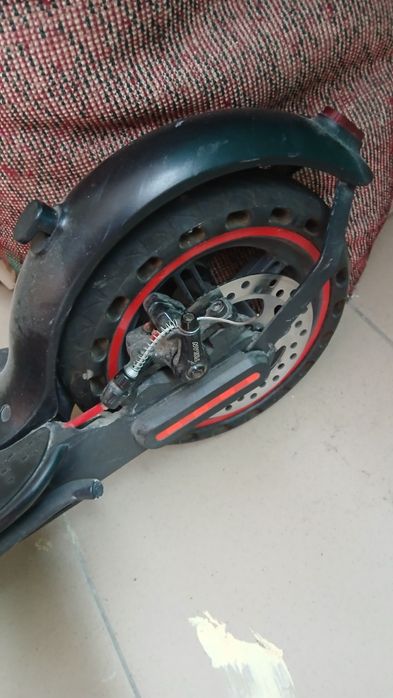 Самокат электронный б/у аккумулятор нету