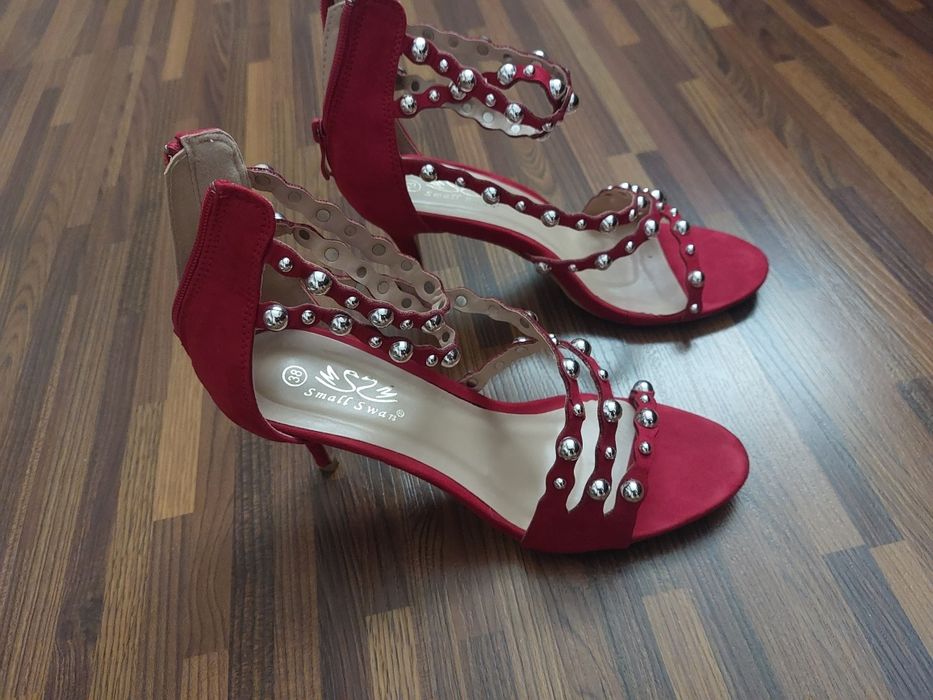 Lot 4 perechi sandale marimea 38