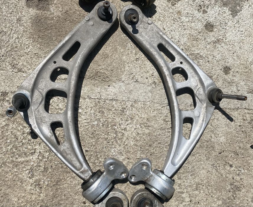 Продавам носачи в добро състояние за Бмв Е46