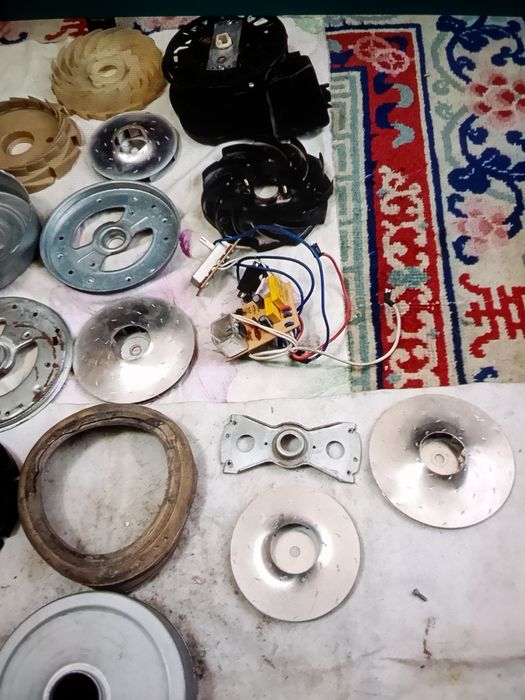 Продам корпус и запчасти пылесоса.