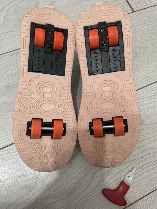 Кроссовки на колесиках