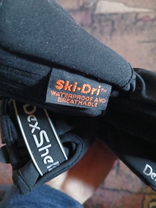 Manusi pentru ski,noi.