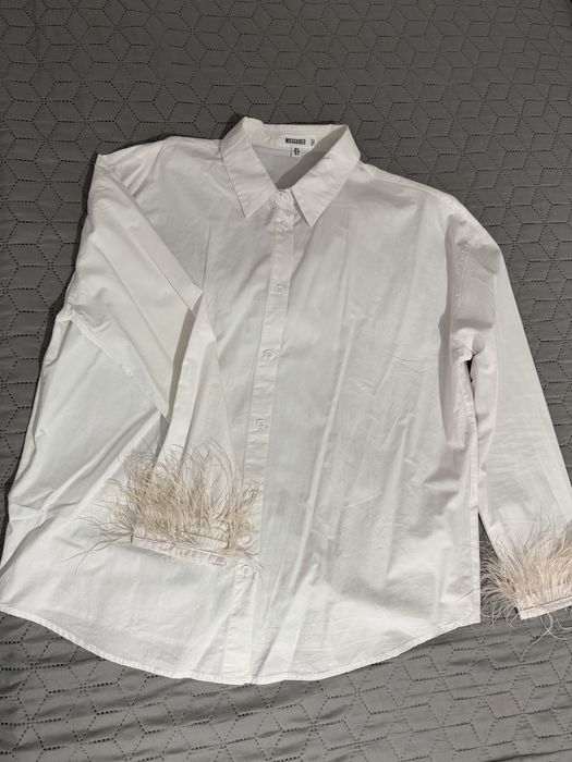 Бяла риза с пера