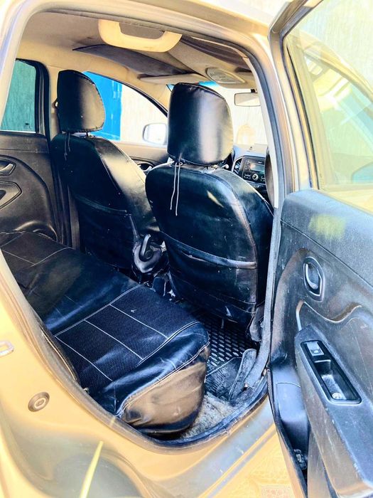 Машина lada x - ray