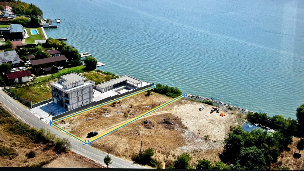 Teren la Dunarea Eselnita