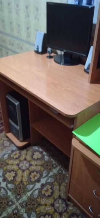 Стол полированный,Столик переносной, на колесиках,