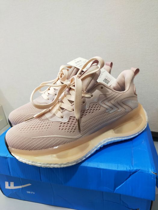 Продам кроссовки Warrior