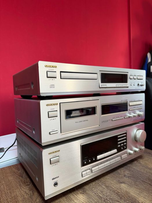 Linie audio,combina modulara Onkyo,cu telecomanda si boxe