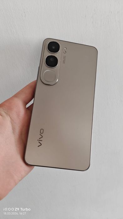 Продаю Vivo v40 lite