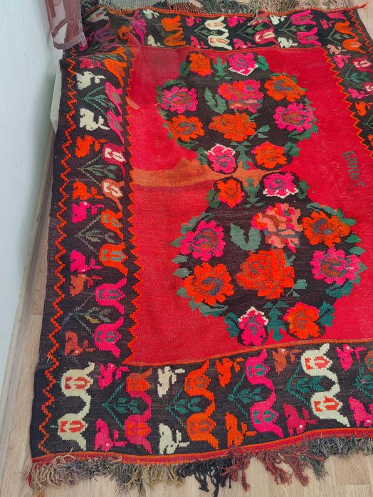 Тықыр кілем қолдан тігілген