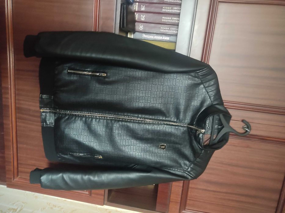 продам мужскую куртку