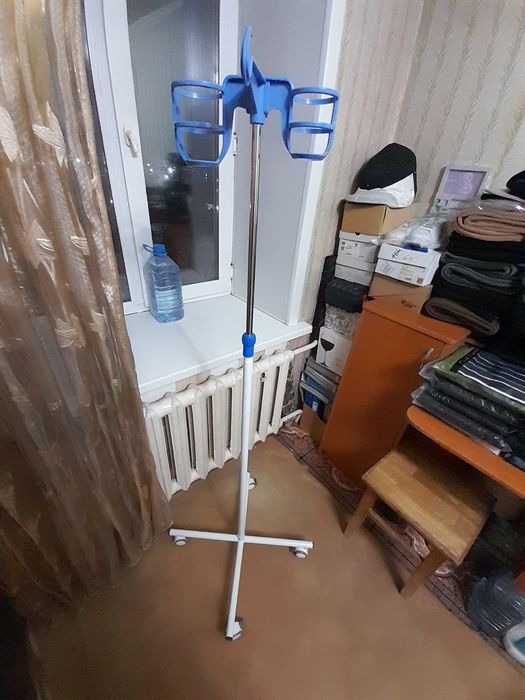 Стойка для капельниц