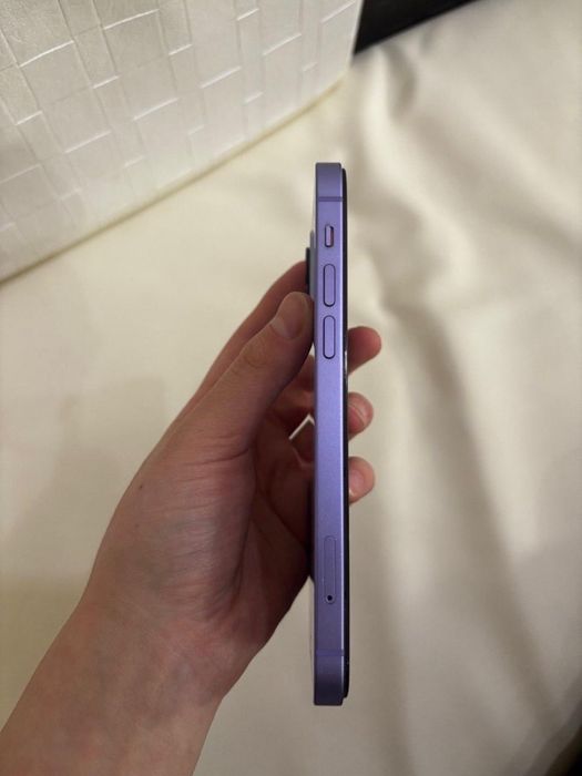 Продам iPhone 12