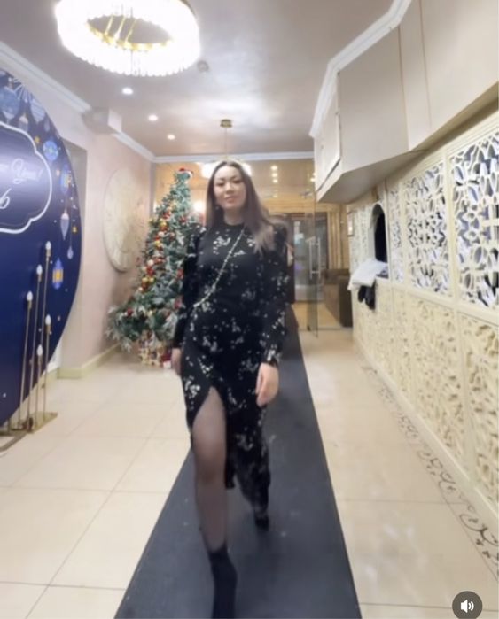 Платье от кз бренда