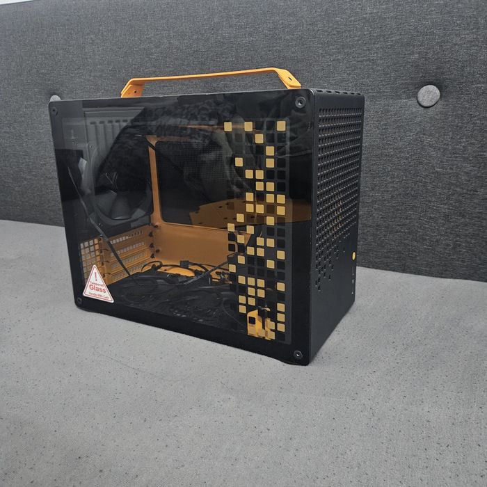 Vand carcasa Jonsbo Z20 aproape nou