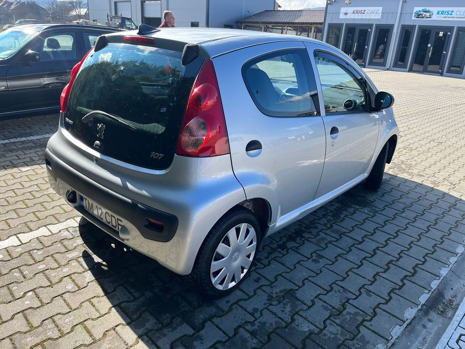 Vând Peugeot 107