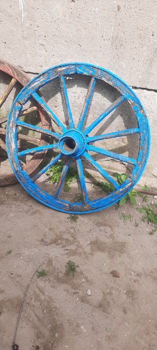 Vând roti de lemn mai multe detalii în privat