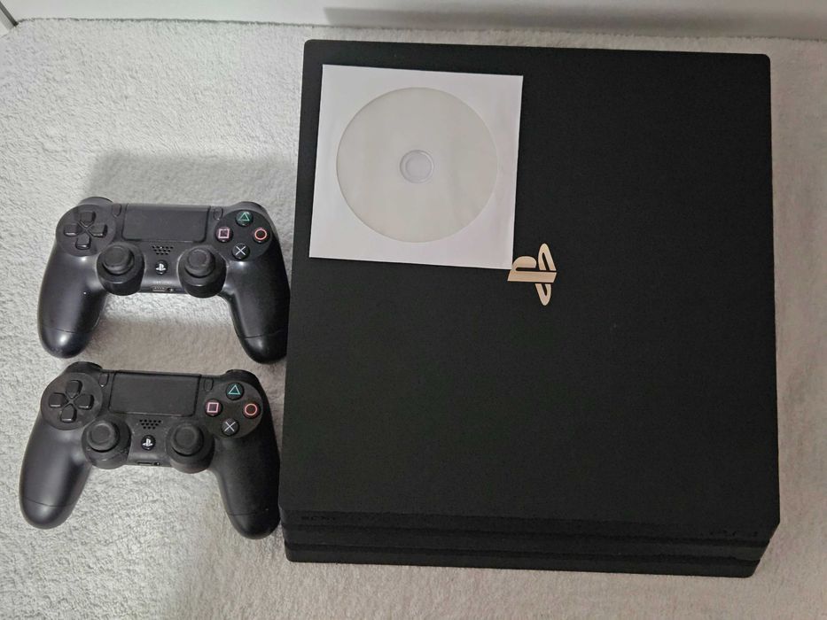 consola playstation 4 pro / ps4 Pro 4K stocare 2TB , modat 2 manete