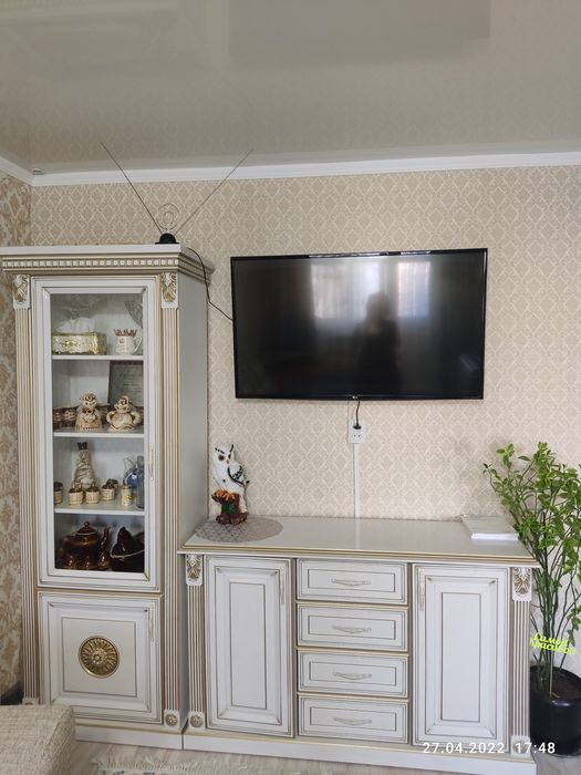 Шкаф горка для гостиной