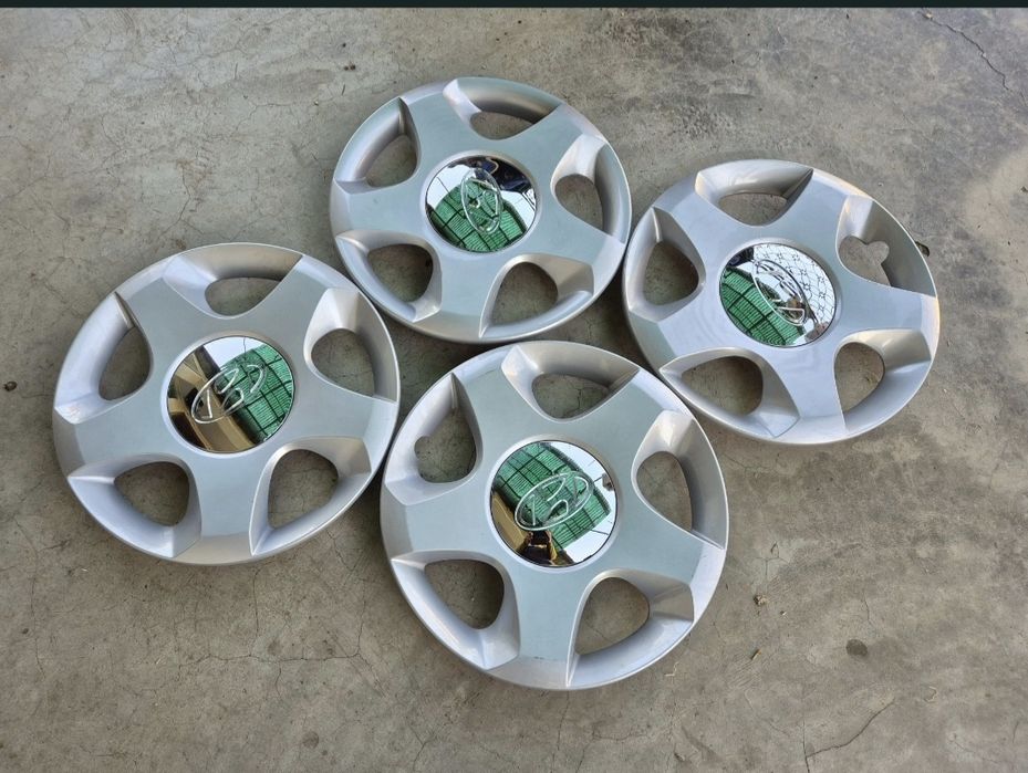 Două seturi de capace originale Hyundai R15 5x114,3 - 52960/3A700