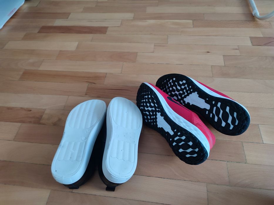 Дамски спортни обувки