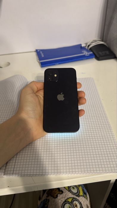 Iphone 12 intr-o stare decenta