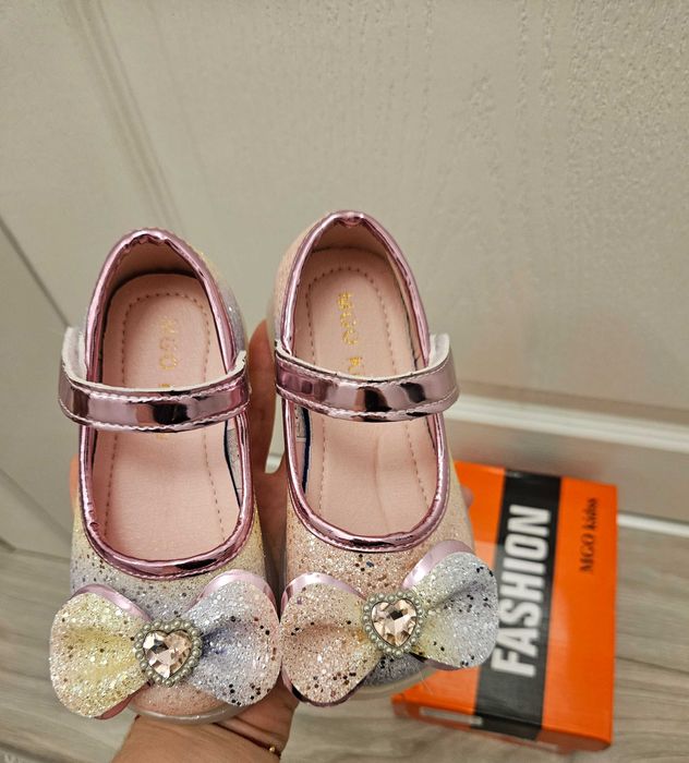 Обувки за момиче