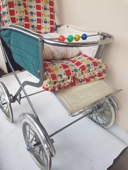 Carucior papusi vechi,vintage.