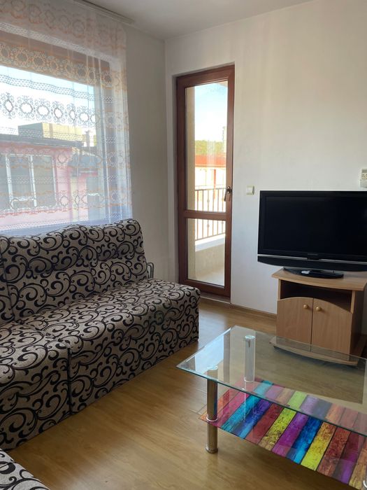 Отдавам под наем двустаен апартамент в затворен комплекс в гр.Всрна кв.Аспатухово