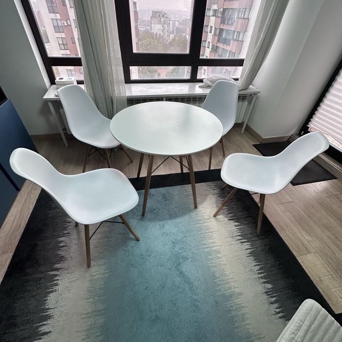 Masă rotundă albă Ø80 cm cu 4 scaune – stil scandinav