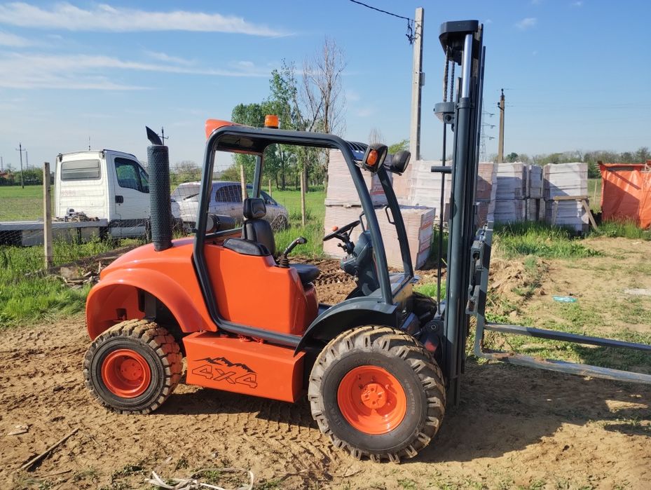 Stivuitor de Inchiriat 2,5 T/3.0T Motostivuitor 4X4 /Prahova