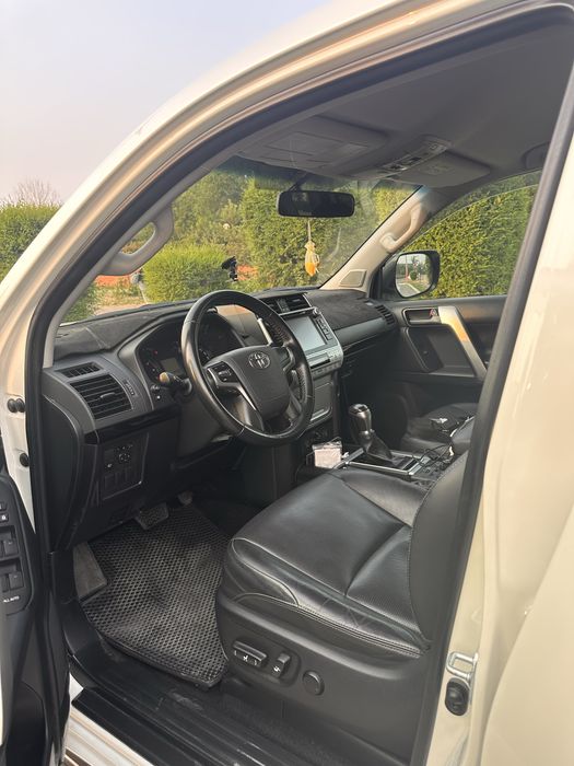 Автомобиль Toyota Prado 150
