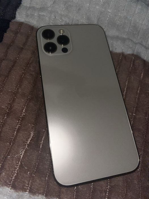 Продам Айфон 12 про